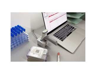 CR2700 med 1,8m USB kabel