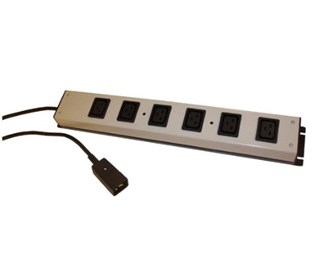 STRÖMSKENA MED 19" FÄSTE 6 UTTAG C19, 3 m C20