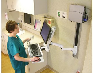 Väggarm, kombi, vit, 2 länkar, 1 monitor, 1 tb/musplatta