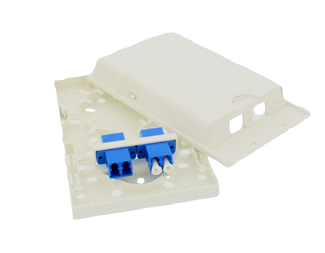 2 uttag för SC simplex eller LC duplex adapter