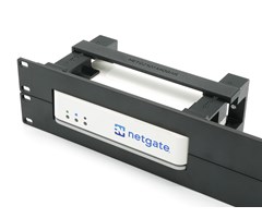 2U Svart 19" panel med fäste för Netgate 2100